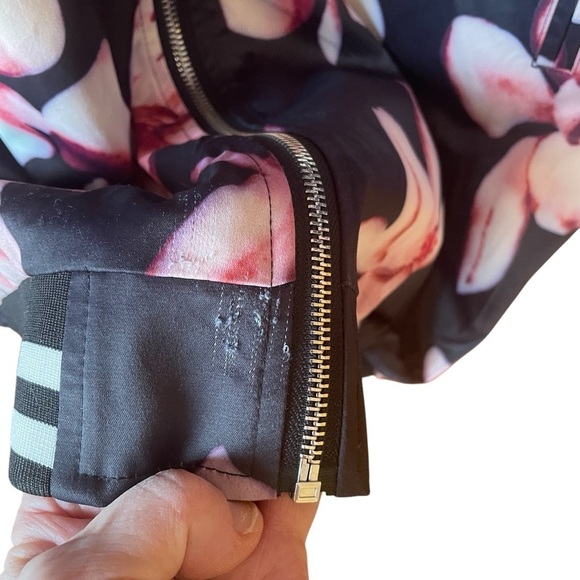 Anthro Luna Moon Oversized Floral
Satin Long Bomber Jacket- Size Small NWOT - Picture 10 of 10